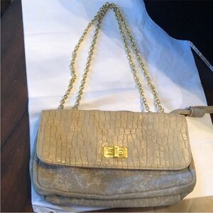 🌟 Sondra Roberts roomy fabric, faux embossed leather double chain strap bag